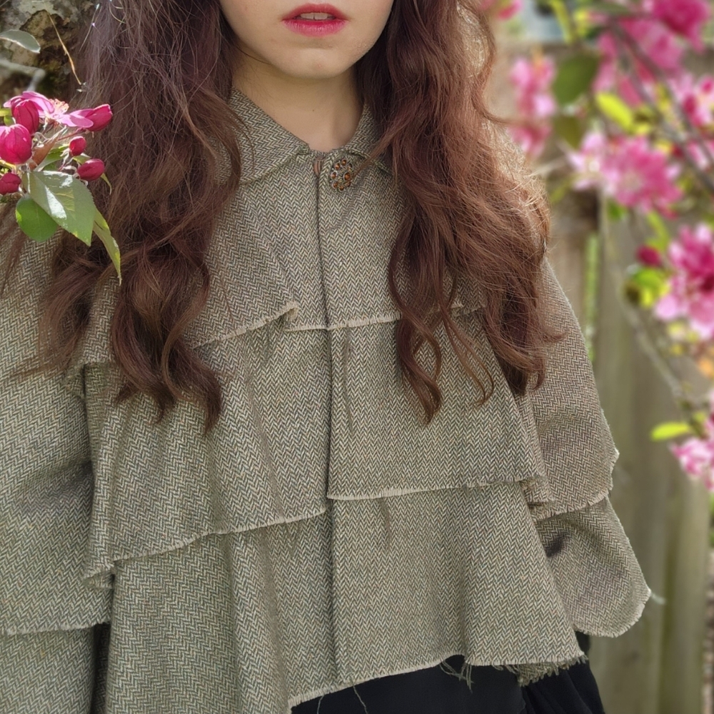 Elevenses Ruffled Silk Wool Blend Green Beige Tweed Capelet Jacket 8